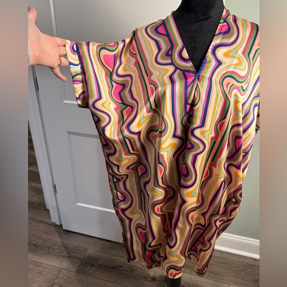 Karlie Multicolor retro Abstract v neck short sleeve satin dress Dress - Picture 5 of 10